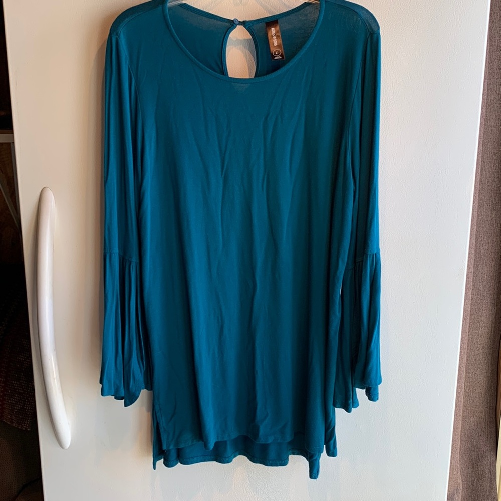 AGNES & DORA Long Bell Sleeve Top
